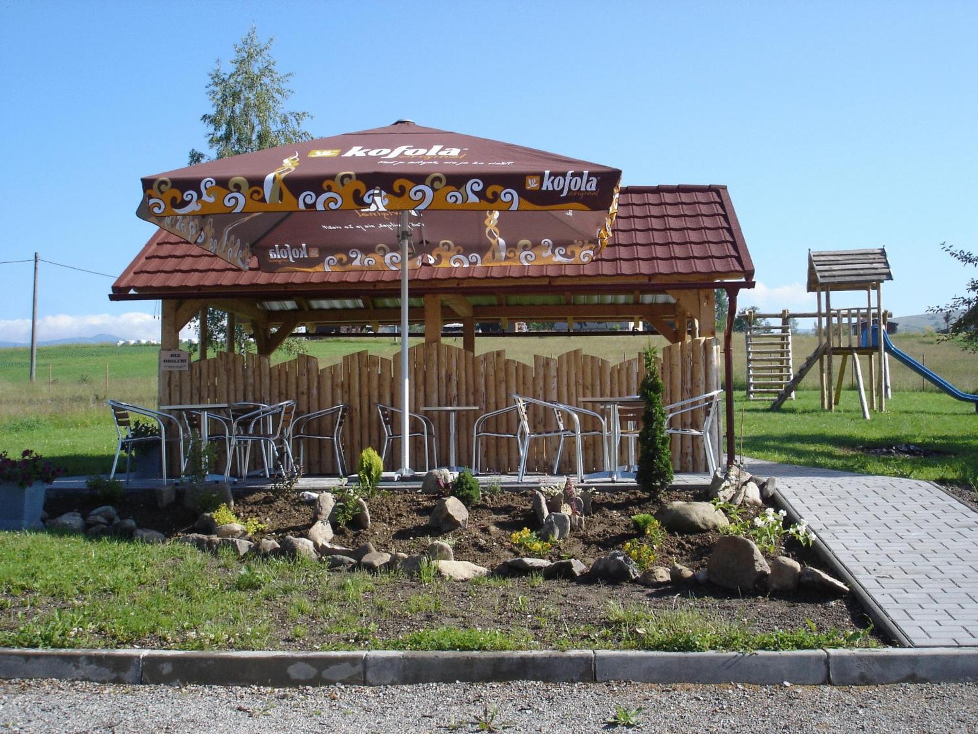 Red Deer Hotel Brezno Exterior photo