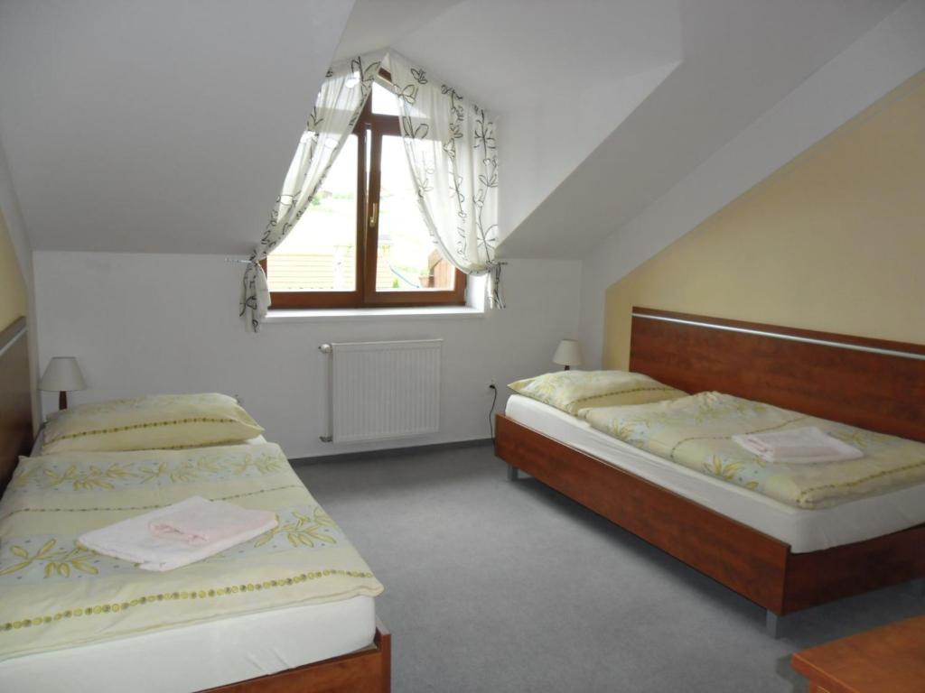 Red Deer Hotel Brezno Room photo