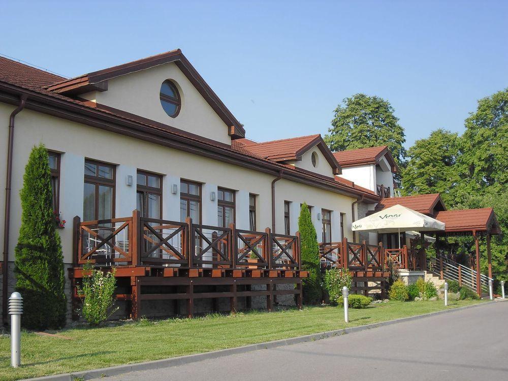 Red Deer Hotel Brezno Exterior photo